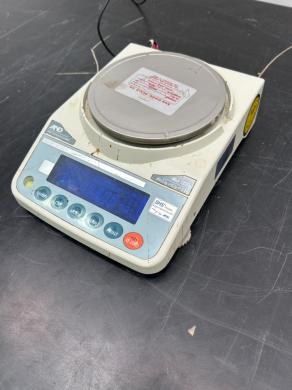 A&D FX-i Series Precision Analytical Balance with Front Digital Display-cover