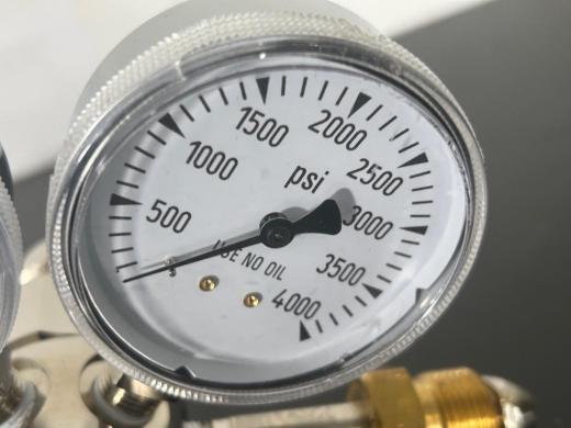 Middlesex Gases Dual Gauge High-Pressure Laboratory Gas Regulators Y12244A580-4G & 3201-50-320-cover