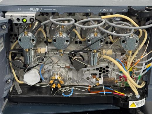 Waters Acquity Binary Solvent Manager for Precise HPLC Solvent Delivery-cover