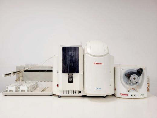 Thermo S4 S Series AA Spectrometer System with VP 100 and ASX-520-cover