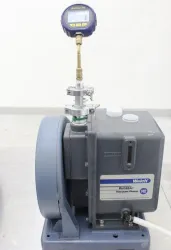 Welch Duoseal Vacuum Pump Model 1402, 7 Torr, 120V/220V, Made in USA, 7 of 11