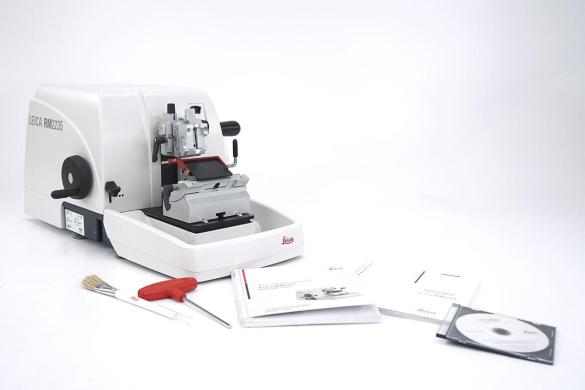 Leica RM2235 Rotary Microtome with E Knife Holder and Universal Cassette Clamp-cover