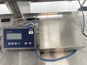 Mettler Toledo ICS426x Intrinsically Safe Bench Scale for Hazardous Areas, High Accuracy, 2 of 8