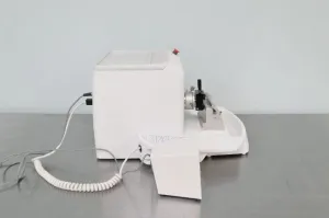 Thermo Shandon Finesse ME Motorized Rotary Microtome for Histology and Pathology Applications, 2 of 11