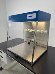 VWR 3' PCR Workstation, 2 of 4