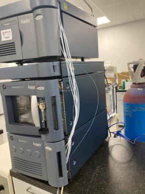 Waters Acquity Ultra-Performance Liquid Chromatography (UPLC) System with Modular Configuration-cover