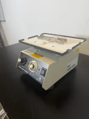 Labline 4625 Plate Shaker