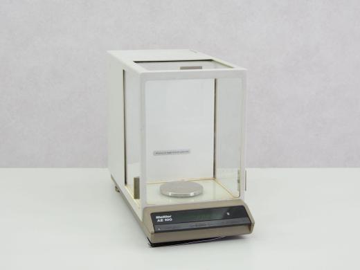 Mettler AE100 Analytical Balance for Precision Weighing-cover