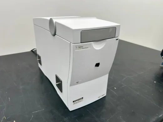 Agilent Bioanalyzer 2100 G2939B Microfluidic Platform for Nucleic Acid and Protein Analysis