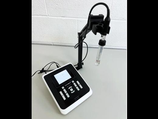 VWR pHenomenal pH1100 L Benchtop pH Meter with Data Logging and USB Output-cover