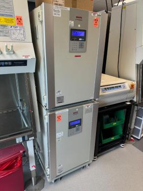 Sanyo Incu-Safe Double Stack MCO-19AIC(UV) CO2 Incubator for Cell Culture-cover