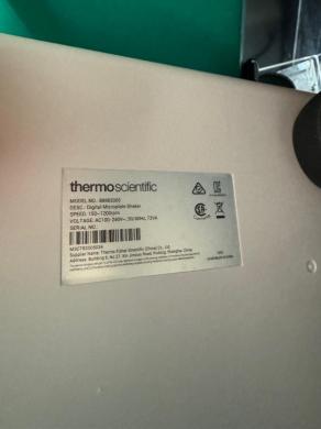 Thermo Fisher Scientific Digital Microplate Shaker Model 88882005 with Platform Clamps-cover