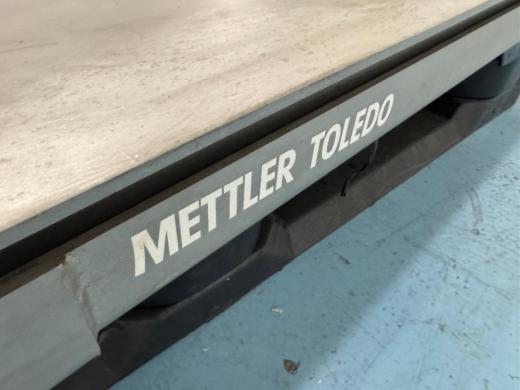 Mettler Toledo IND560 Floor Scale-cover