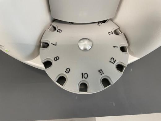 Beckman Coulter Vi-Cell XR Automated Cell Viability Analyzer with Sample Carousel-cover