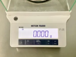 Mettler Toledo ME103E Compact Analytical Balance with RS232 Interface, 5 of 10