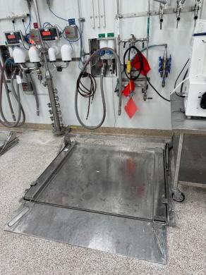 Sartorius IFXS4-1500NN-L Floor Scale with Digital Combics 2 Indicator-cover