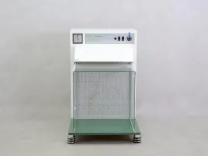 Spruyt Hillen HLF22a Horizontal Laminar Flow Cabinet for Sterile Laboratory Work, 2 of 3