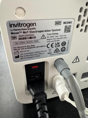 Invitrogen NxT Electroporation System for Efficient Cell Transfection-cover