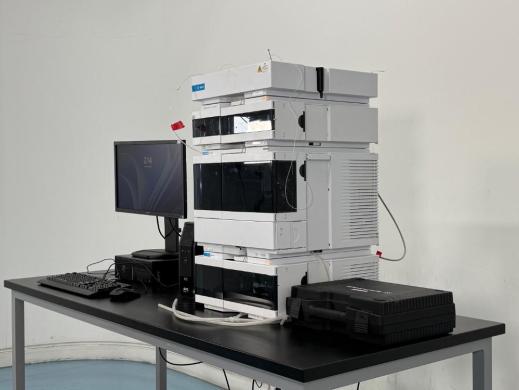 Agilent 1260 Infinity II Modular High-Performance Liquid Chromatography (HPLC) System-cover