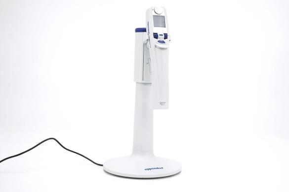 Eppendorf Multipette E3 Electronic Repeater Pipette Dispenser, 1 µL–50 mL-cover