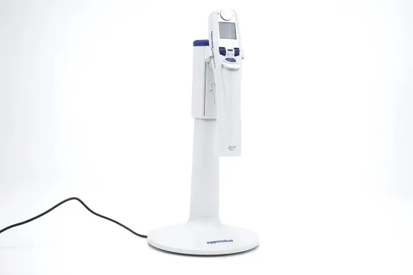 Eppendorf Multipette E3 Electronic Repeater Dispenser with Combitips, 1 µL–50 mL