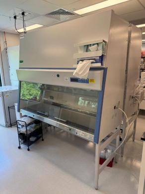 Thermo 1300 Series A2 6' Class II Biosafety Cabinet with HEPA Filtration-cover