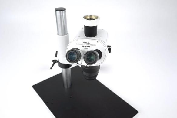 Wild M420 Zoom Stereo Macroscope with 10x/21B Optics and 0.5x Lens-cover