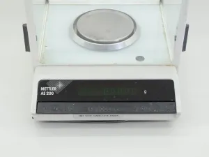 Mettler AE200-S Analytical Balance with 205g Capacity and 0.1 mg Readability, 3 of 4