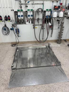 Sartorius IFXS4-1500NN-L Industrial Floor Scale with Integrated Ramp and Digital Terminal-cover