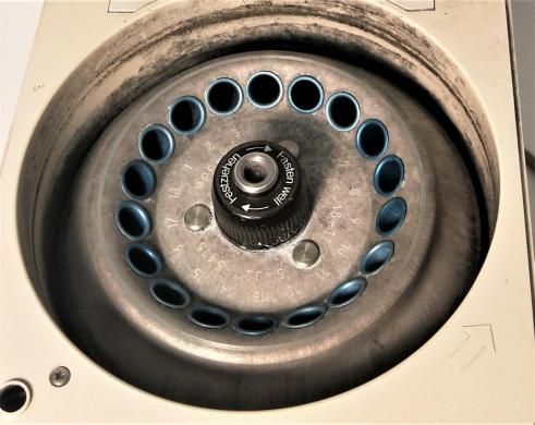 Eppendorf 5415C Microcentrifuge with 18 x 1.5 mL Fixed-Angle Rotor-cover