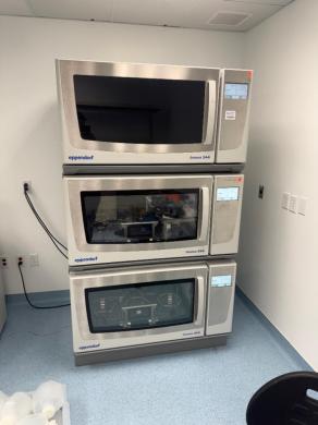 Eppendorf Innova S44i Refrigerated Triple Stack Incubator Shaker-cover
