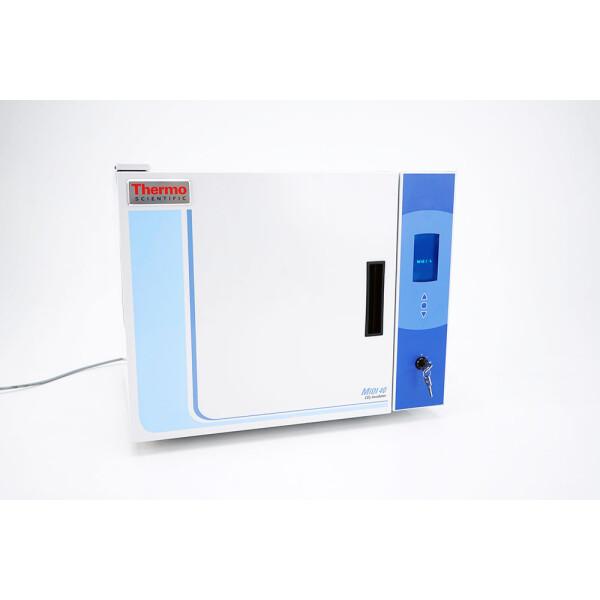 Thermo Scientific CO2 Midi Incubator 40L with 4 Shelves (2023)