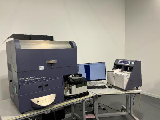BD LSRFortessa Special Order Research Product Multicolor Flow Cytometer-cover