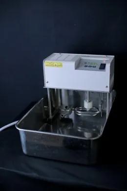 AS ONE 44-1003-16 Temperature-controlled Bath with Stirrer