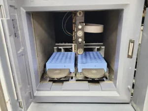 Waters Acquity Sample Manager with Binary Solvent Manager for UHPLC Systems, 10 of 15