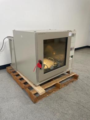 Kuhner Lab-Therm LT-X Temperature-Controlled Incubator Shaker-cover