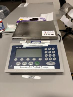 Mettler Toledo ICS4x5-1 Digital Bench Scale with Integrated Indicator-cover