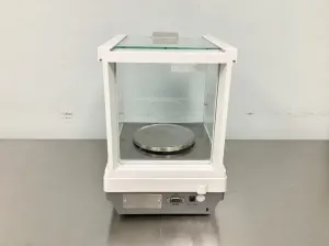 Mettler Toledo ME103E Compact Analytical Balance with RS232 Interface, 4 of 10