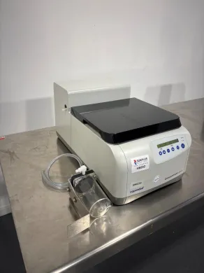 Eppendorf 5305 Concentrator Plus Laboratory Centrifugal Evaporator for Solvent Evaporation