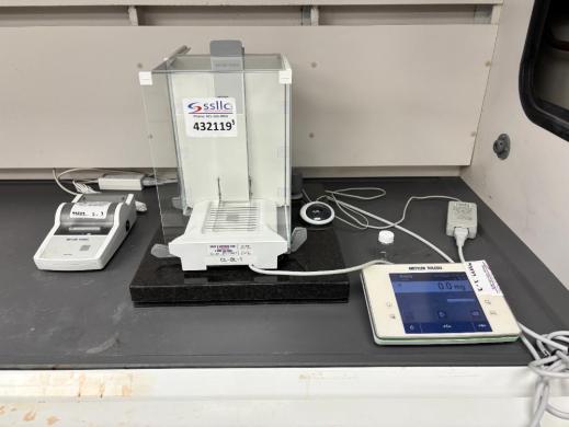 Mettler Toledo XSE204 Analytical Balance with Touchscreen Interface-cover