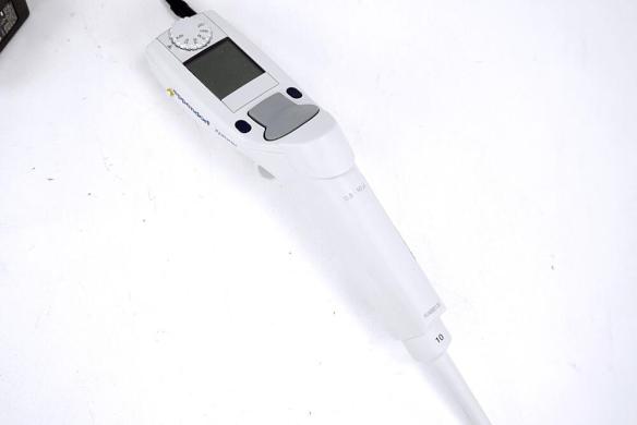 Eppendorf Xplorer plus Electronic Single-Channel Variable Pipette 0.5–10 µL-cover