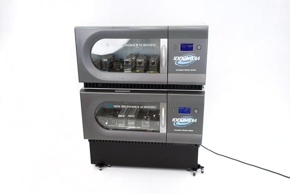 Eppendorf New Brunswick Innova 44 Incubator Shaker, Double Stack-cover