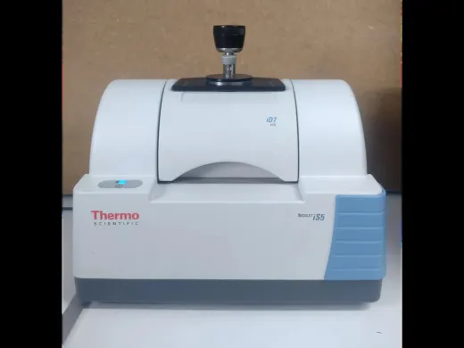 Thermo Fisher Nicolet iS5 FTIR Spectrometer with iD7 Diamond ATR Accessory