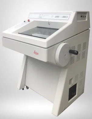 Leica CM3050