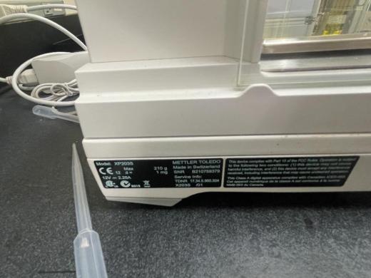 Mettler Toledo XP203S Analytical Balance with Draft Shield and Touchscreen Control-cover