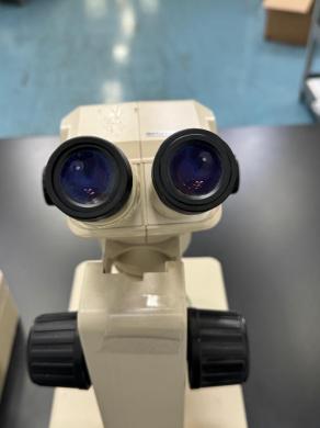 Leica EZ4 Stereo Microscope with Binocular Eyepieces and Integrated LED Illumination-cover