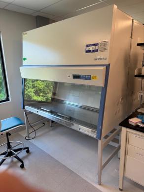 Thermo Fisher Scientific 1300 Series A2 6-Foot Class II BioSafety Cabinet-cover