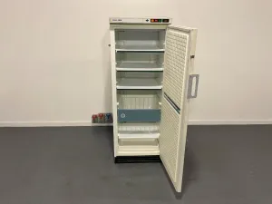 Bosch GS 31 AT Upright Laboratory Freezer with Mechanical Temperature Control, 3 of 4