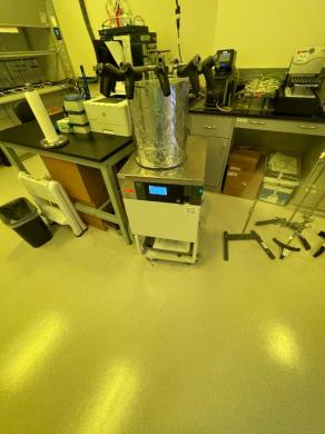 Buchi Lyovapor L-200 Laboratory Freeze Dryer System with Multi-Port Manifold-cover