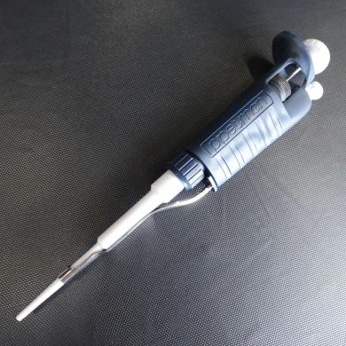 Gilson Pipetman P20 Adjustable Micropipette, 2-20 µL, Model F144056M-cover
